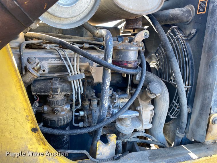 image for item DL7076 1999 New Holland 555E  backhoe