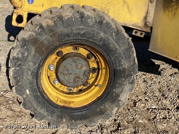 image for item DL7076 1999 New Holland 555E  backhoe