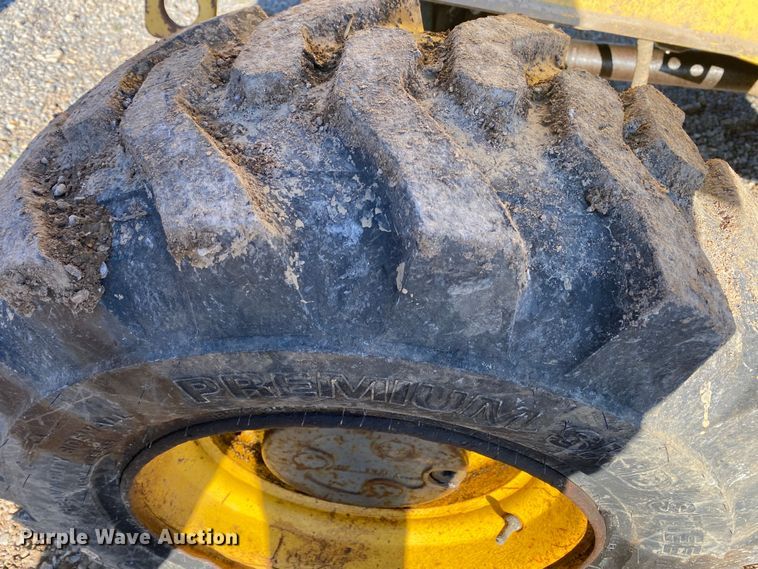 image for item DL7076 1999 New Holland 555E  backhoe