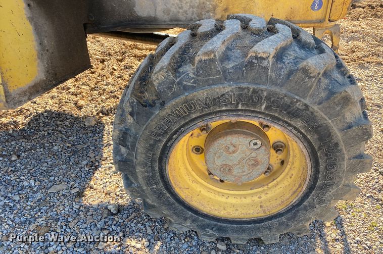 image for item DL7076 1999 New Holland 555E  backhoe