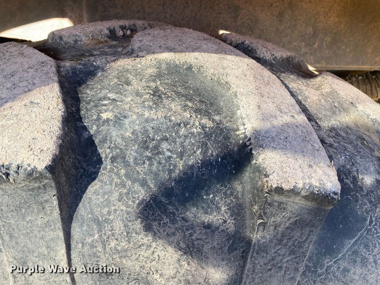 image for item DL7076 1999 New Holland 555E  backhoe