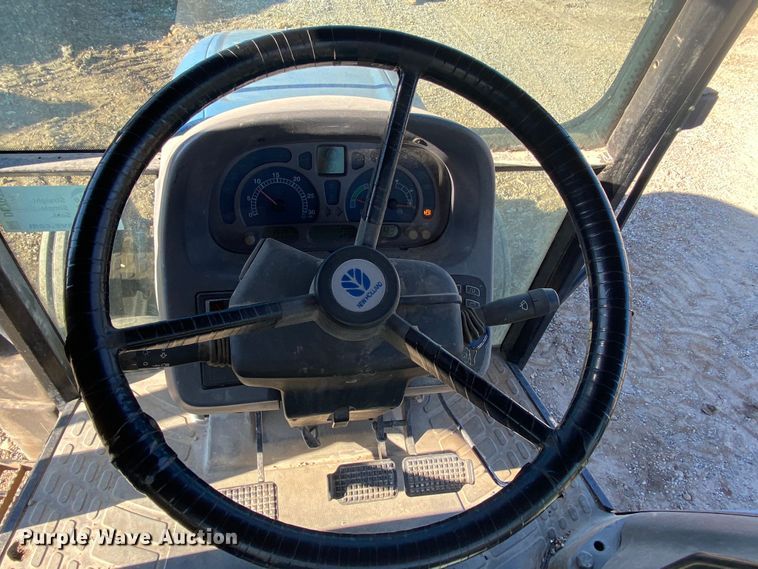 image for item DL7077 2006 New Holland TL100A  tractor