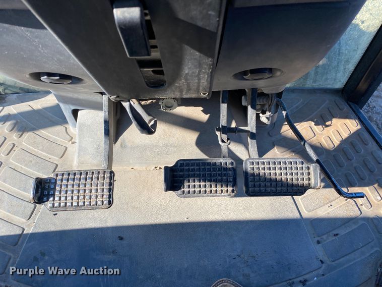 image for item DL7077 2006 New Holland TL100A  tractor