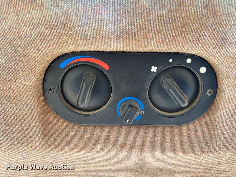 image for item DL7077 2006 New Holland TL100A  tractor