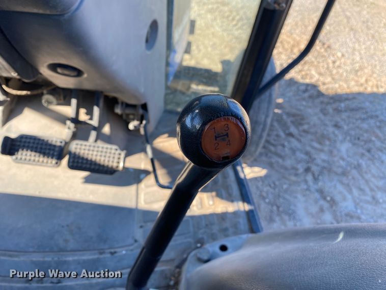 image for item DL7077 2006 New Holland TL100A  tractor