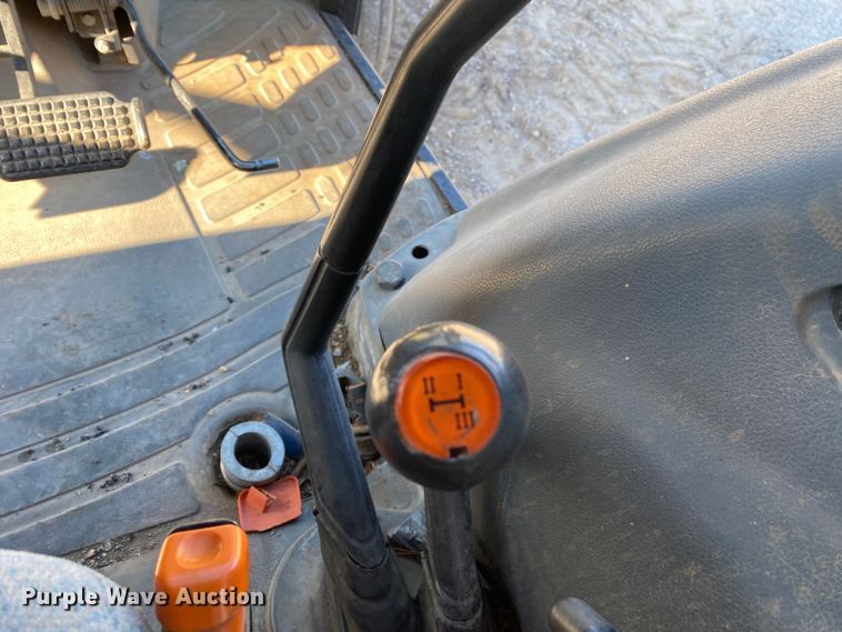 image for item DL7077 2006 New Holland TL100A  tractor