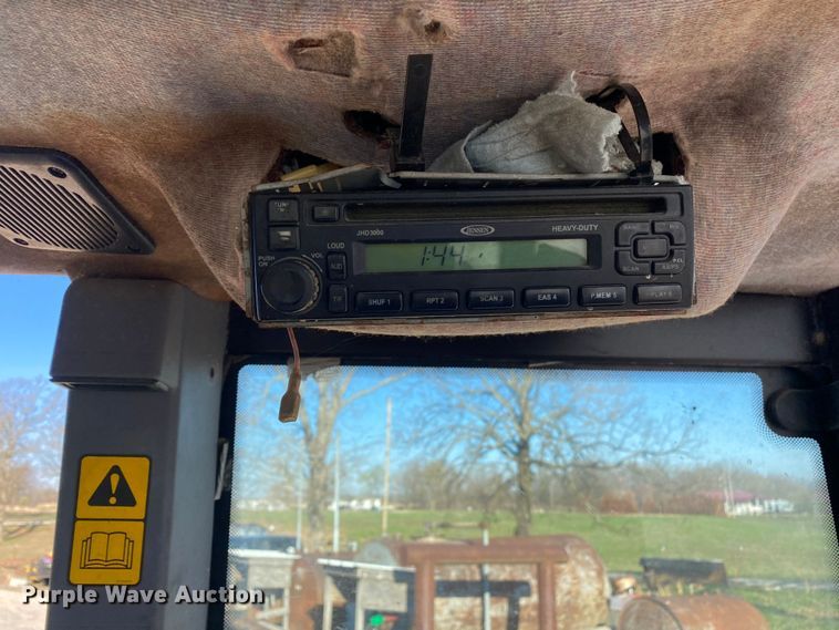 image for item DL7077 2006 New Holland TL100A  tractor