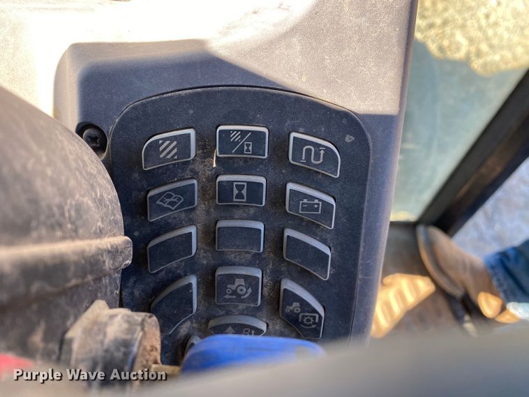 image for item DL7077 2006 New Holland TL100A  tractor