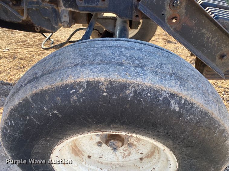 image for item DL7077 2006 New Holland TL100A  tractor