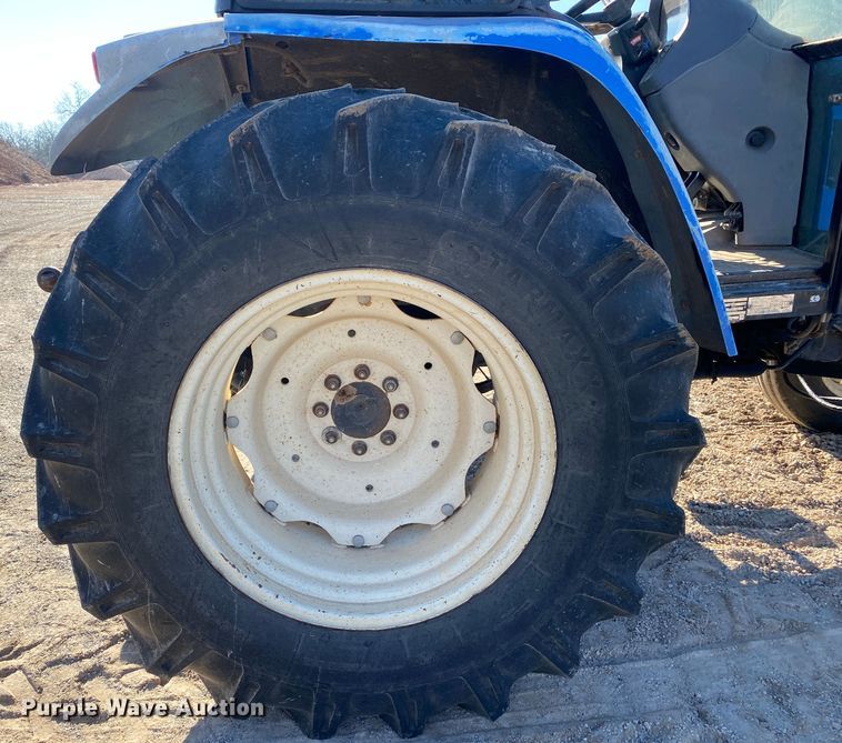 image for item DL7077 2006 New Holland TL100A  tractor