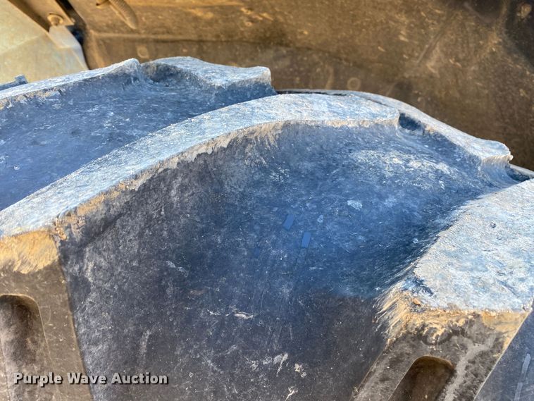 image for item DL7077 2006 New Holland TL100A  tractor