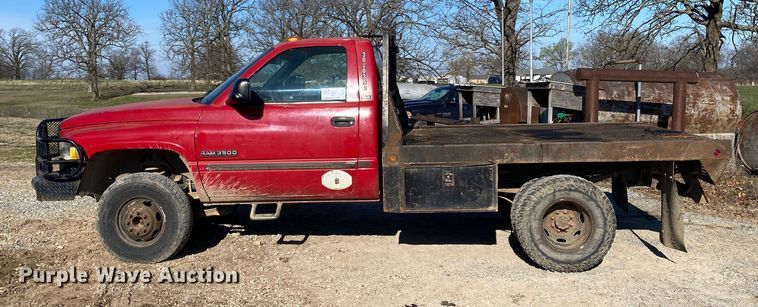 image for item DL7078 2002 Dodge Ram 3500  flatbed pickup truck