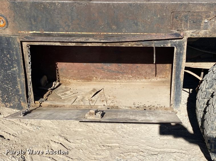 image for item DL7078 2002 Dodge Ram 3500  flatbed pickup truck