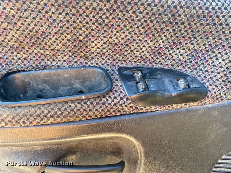 image for item DL7078 2002 Dodge Ram 3500  flatbed pickup truck