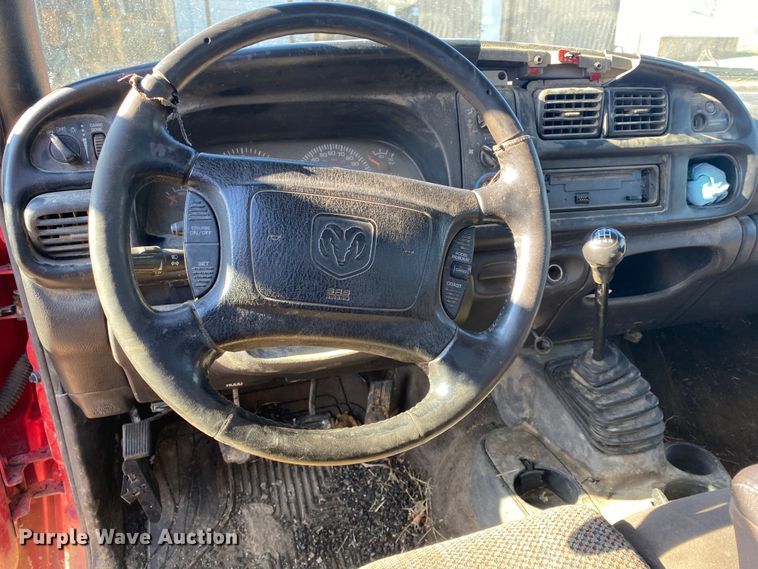 image for item DL7078 2002 Dodge Ram 3500  flatbed pickup truck