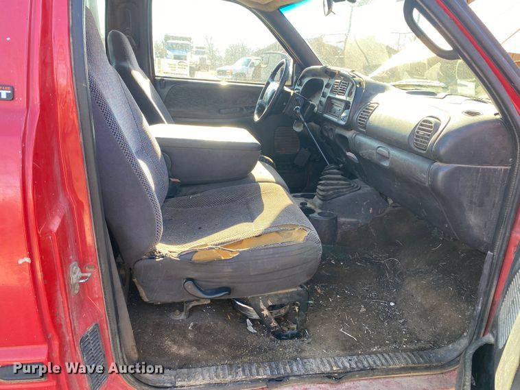 image for item DL7078 2002 Dodge Ram 3500  flatbed pickup truck