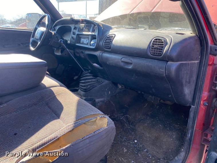 image for item DL7078 2002 Dodge Ram 3500  flatbed pickup truck