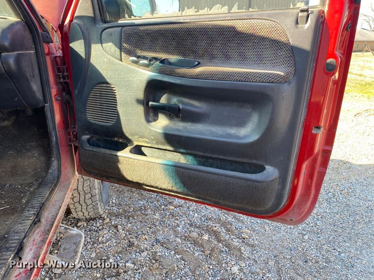 image for item DL7078 2002 Dodge Ram 3500  flatbed pickup truck