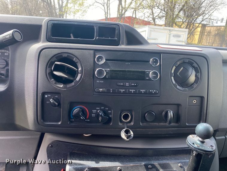 image for item DL7113 2016 Ford E450 Super Duty  ambulance