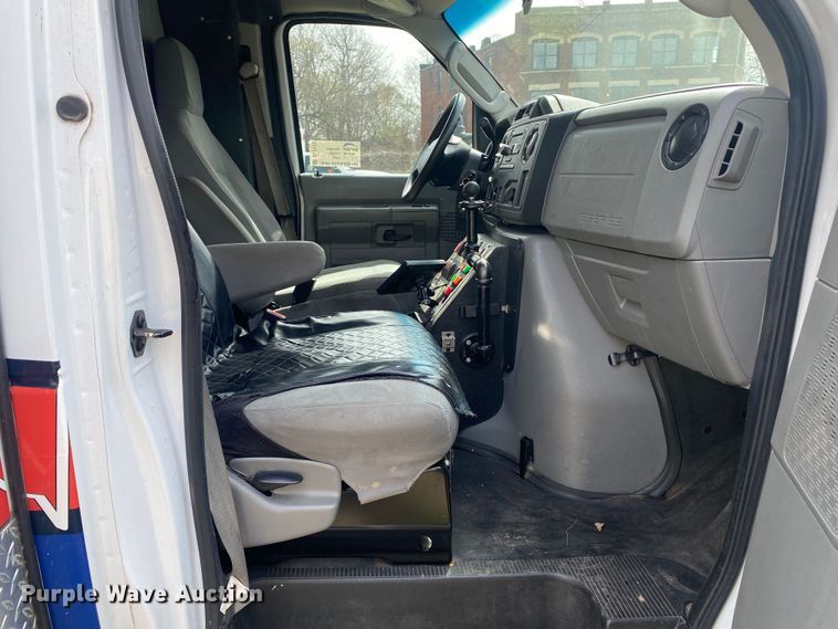 image for item DL7113 2016 Ford E450 Super Duty  ambulance