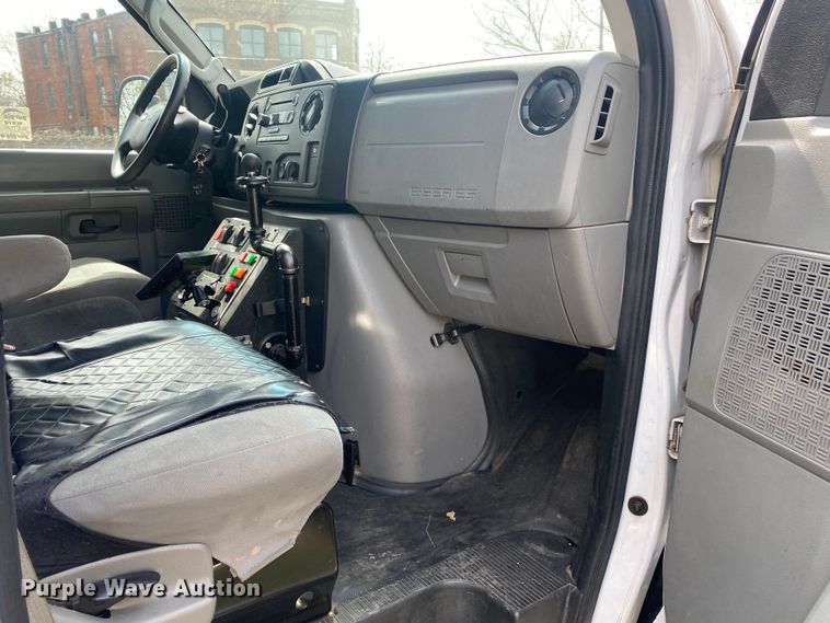 image for item DL7113 2016 Ford E450 Super Duty  ambulance