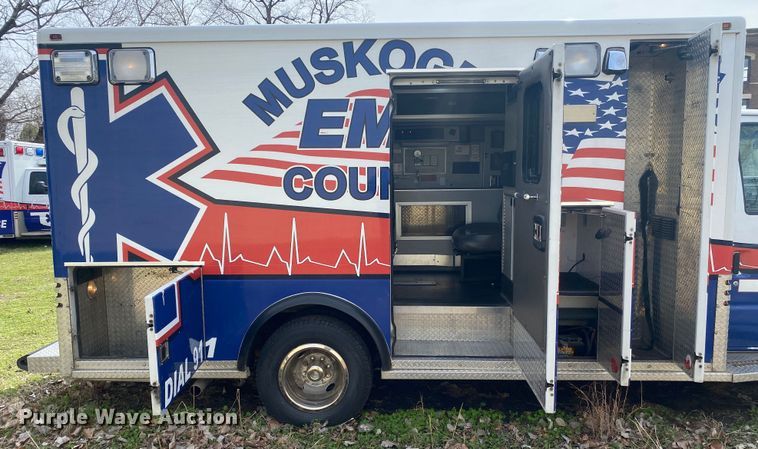image for item DL7113 2016 Ford E450 Super Duty  ambulance