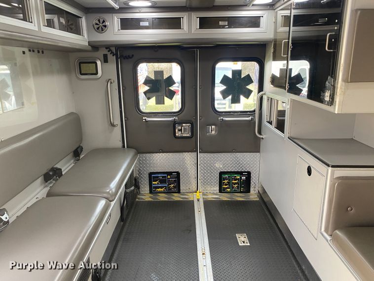 image for item DL7113 2016 Ford E450 Super Duty  ambulance