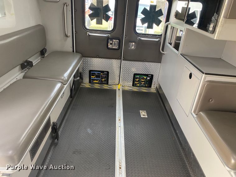 image for item DL7113 2016 Ford E450 Super Duty  ambulance