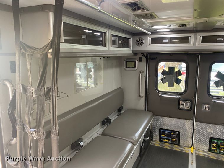 image for item DL7113 2016 Ford E450 Super Duty  ambulance