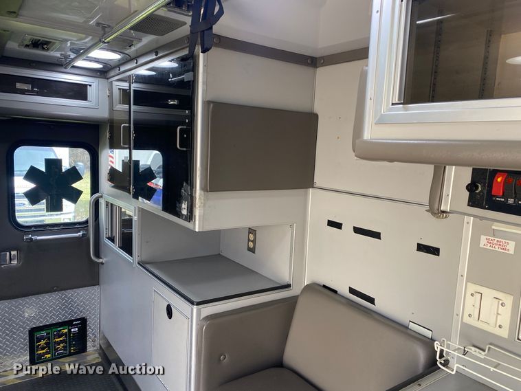 image for item DL7113 2016 Ford E450 Super Duty  ambulance
