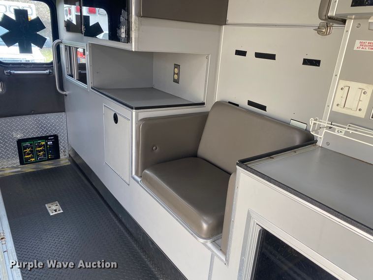 image for item DL7113 2016 Ford E450 Super Duty  ambulance