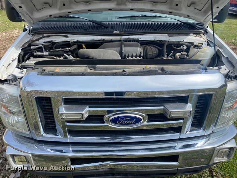 image for item DL7113 2016 Ford E450 Super Duty  ambulance