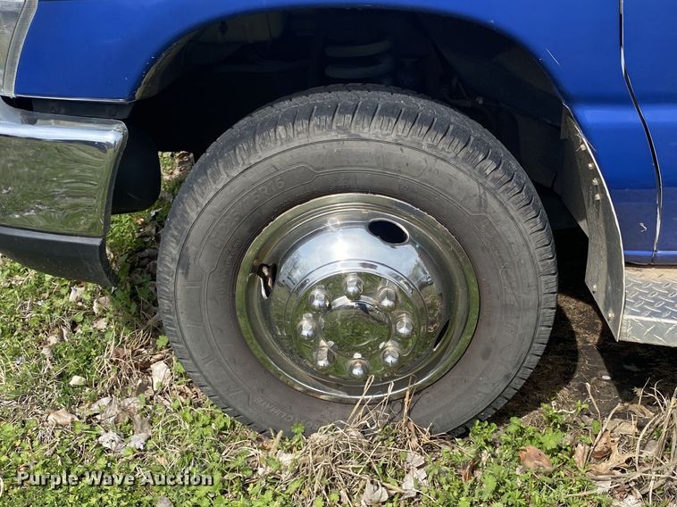 image for item DL7113 2016 Ford E450 Super Duty  ambulance