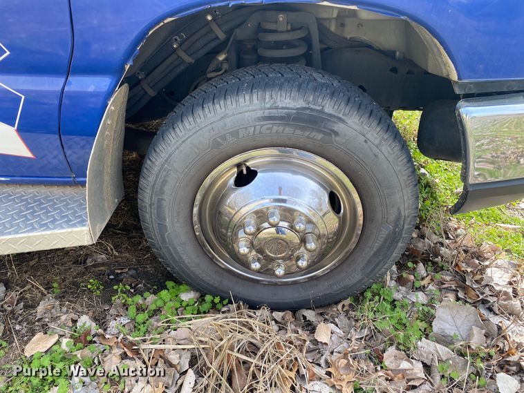 image for item DL7113 2016 Ford E450 Super Duty  ambulance