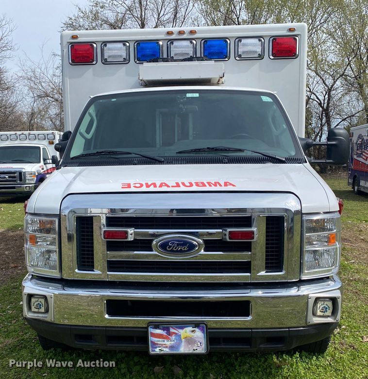 image for item DL7114 2017 Ford E450 Super Duty  ambulance