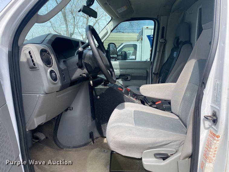 image for item DL7114 2017 Ford E450 Super Duty  ambulance