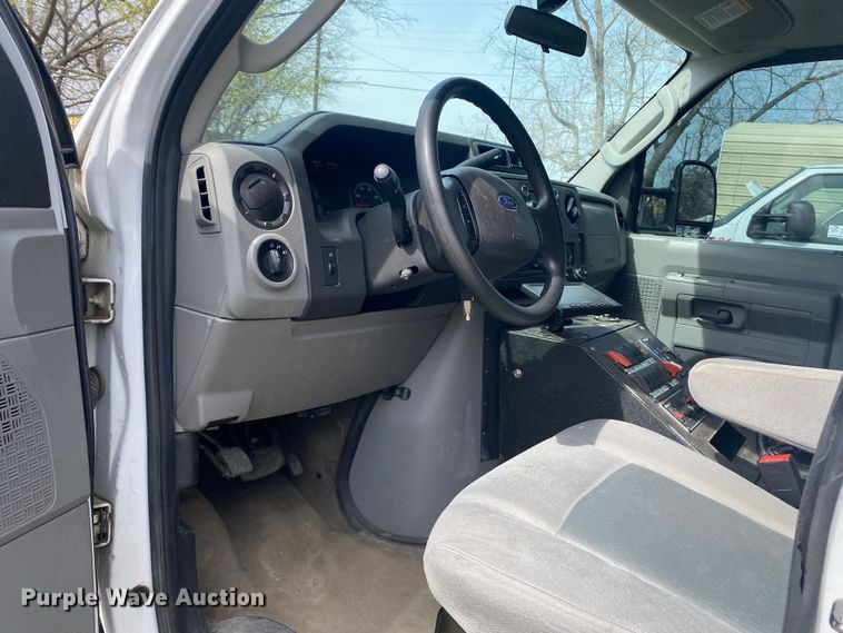 image for item DL7114 2017 Ford E450 Super Duty  ambulance