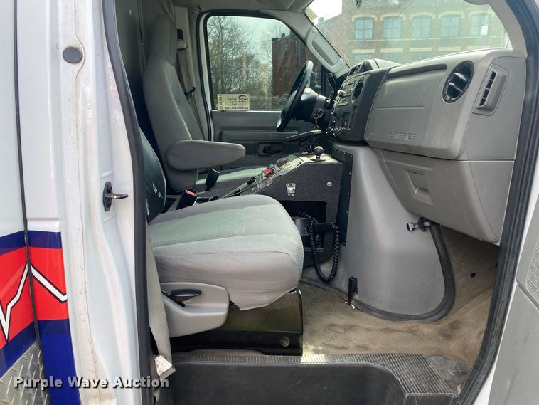 image for item DL7114 2017 Ford E450 Super Duty  ambulance