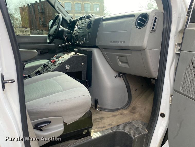 image for item DL7114 2017 Ford E450 Super Duty  ambulance