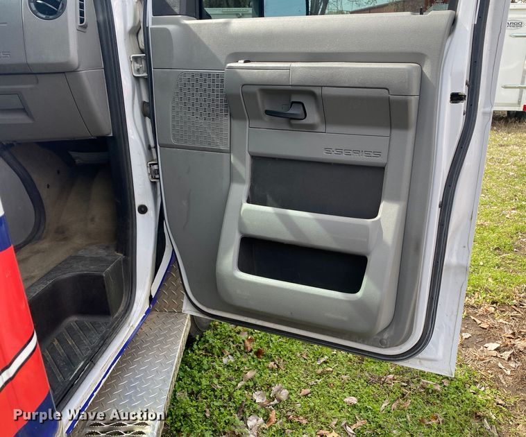 image for item DL7114 2017 Ford E450 Super Duty  ambulance