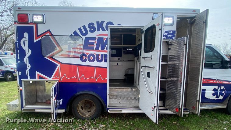 image for item DL7114 2017 Ford E450 Super Duty  ambulance