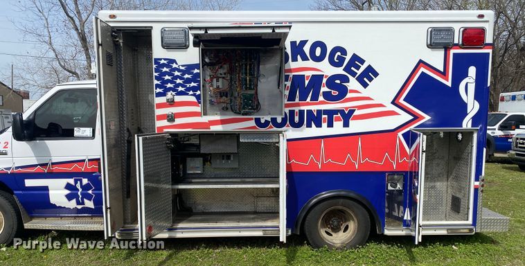 image for item DL7114 2017 Ford E450 Super Duty  ambulance