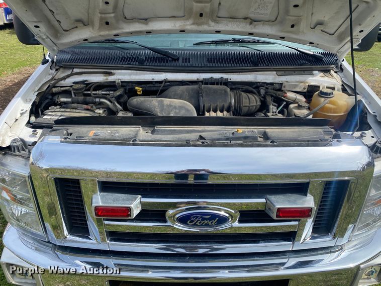 image for item DL7114 2017 Ford E450 Super Duty  ambulance