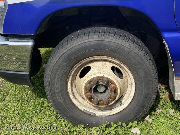 image for item DL7114 2017 Ford E450 Super Duty  ambulance