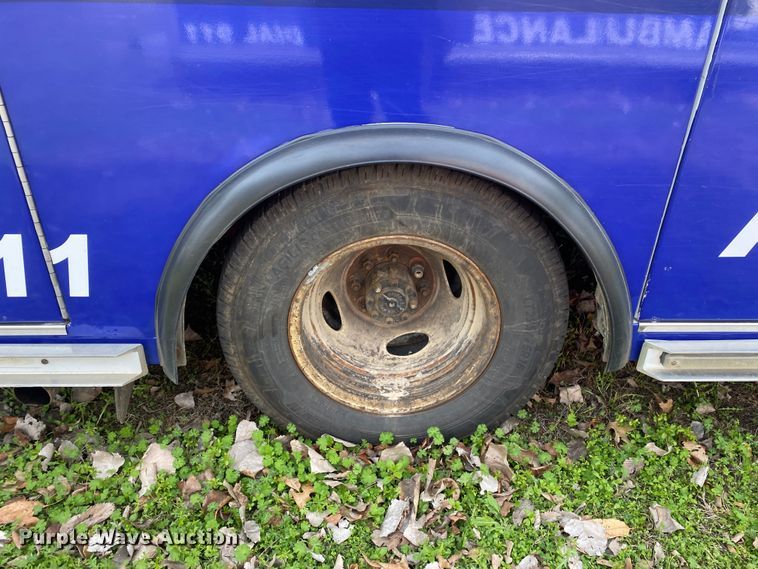 image for item DL7114 2017 Ford E450 Super Duty  ambulance