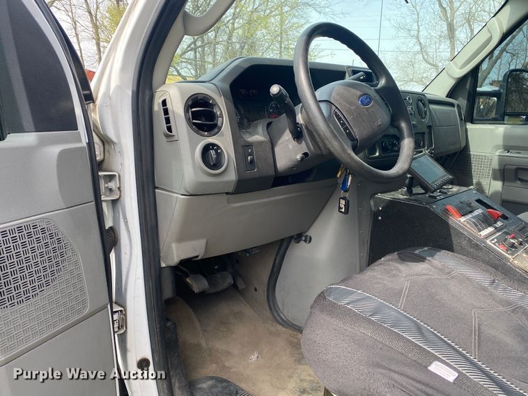 image for item DL7115 2017 Ford E450 Super Duty  ambulance