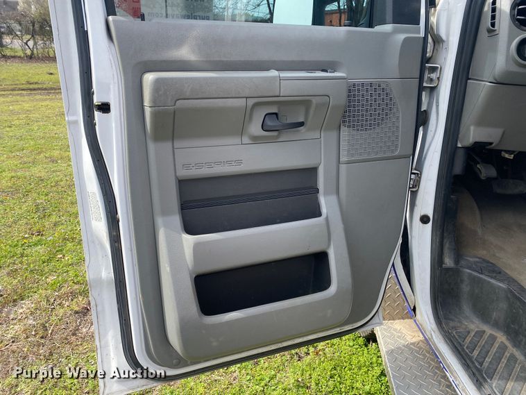 image for item DL7115 2017 Ford E450 Super Duty  ambulance