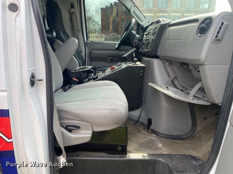 image for item DL7115 2017 Ford E450 Super Duty  ambulance