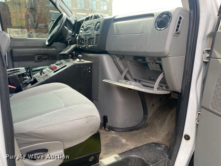 image for item DL7115 2017 Ford E450 Super Duty  ambulance