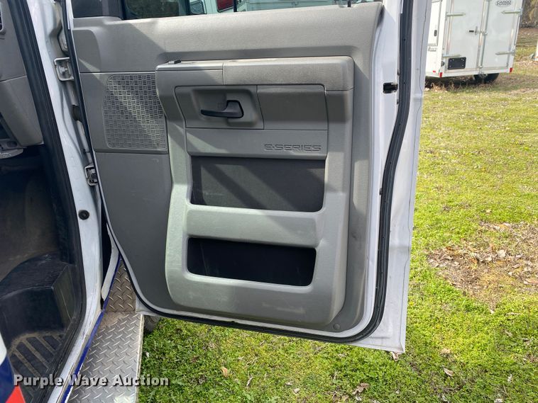 image for item DL7115 2017 Ford E450 Super Duty  ambulance